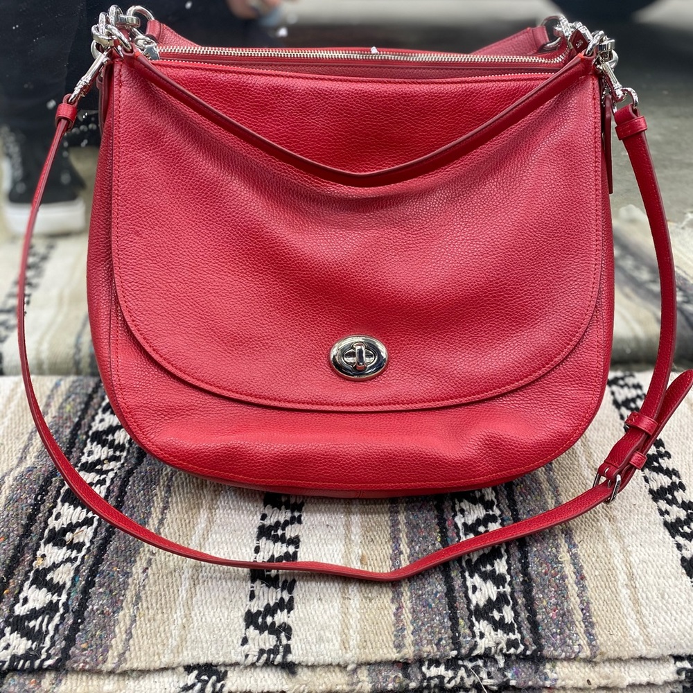 Coach Turnlock Hobo Bag Luxe True Leather NWOT